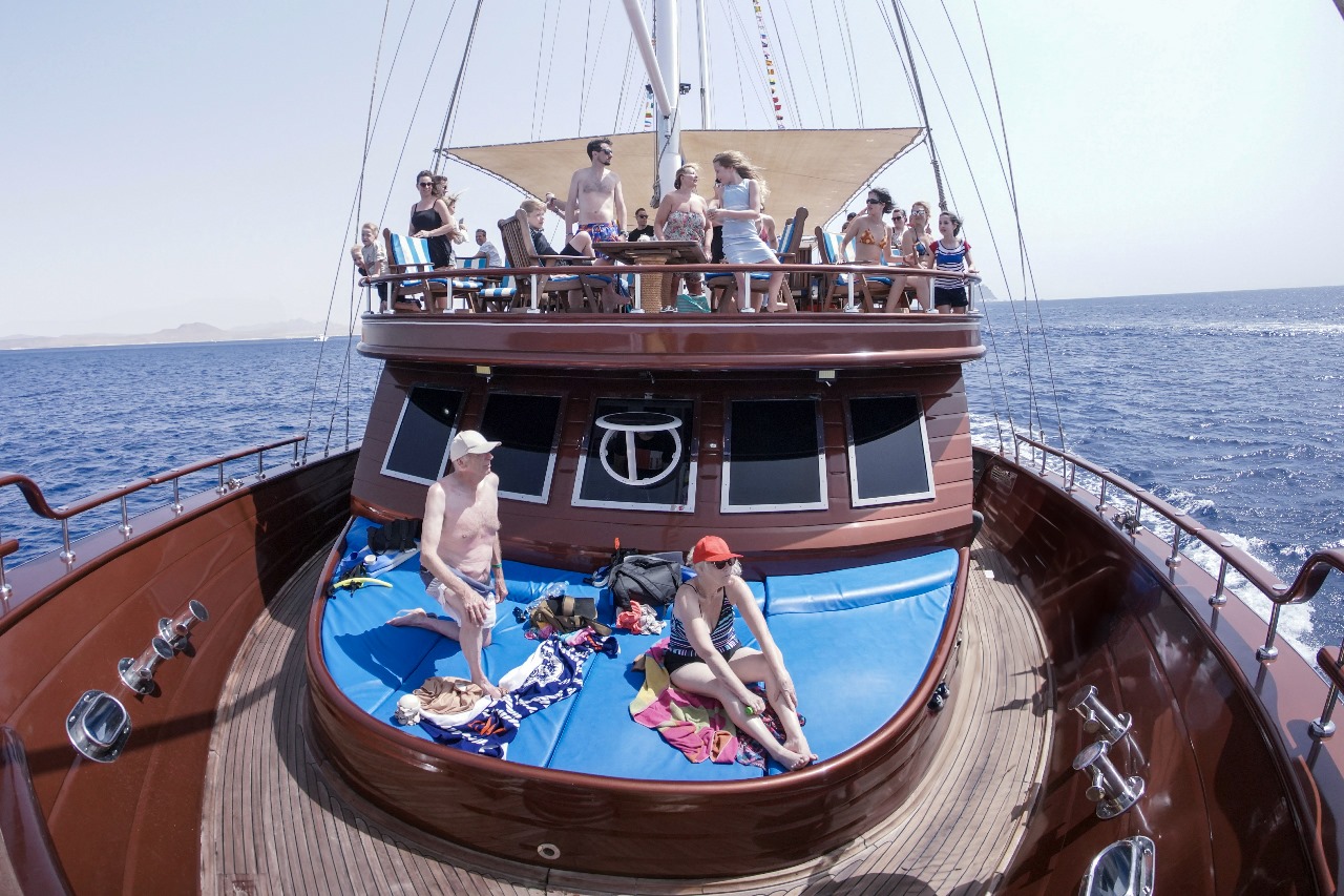 Pirates Sailing Boat – Ras Mohamed & White Island Cruise