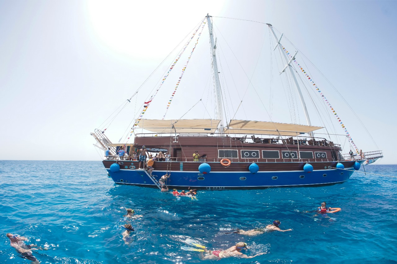 Pirates Sailing Boat – Ras Mohamed & White Island Cruise
